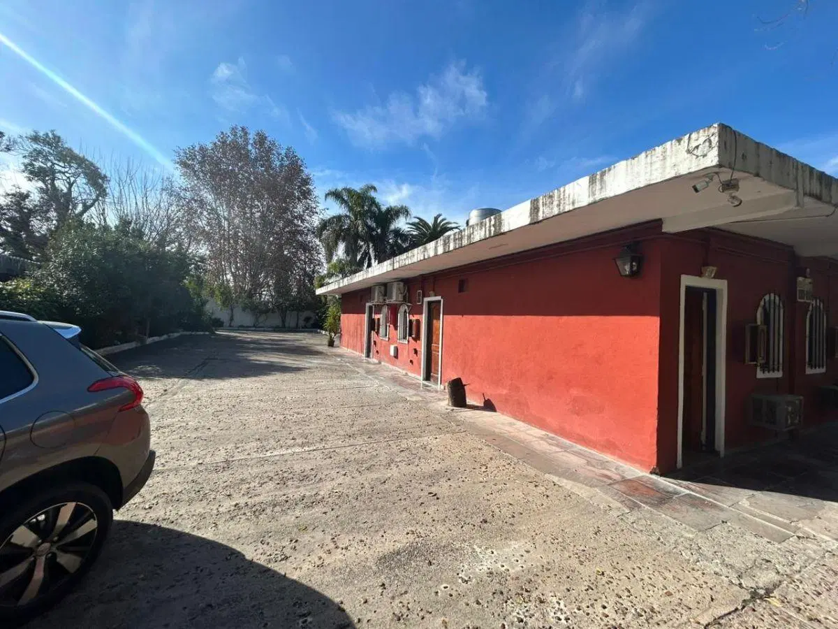 Deposito / galpón en alquiler - Villa Udaondo. Próximo a Buen Ayre 5