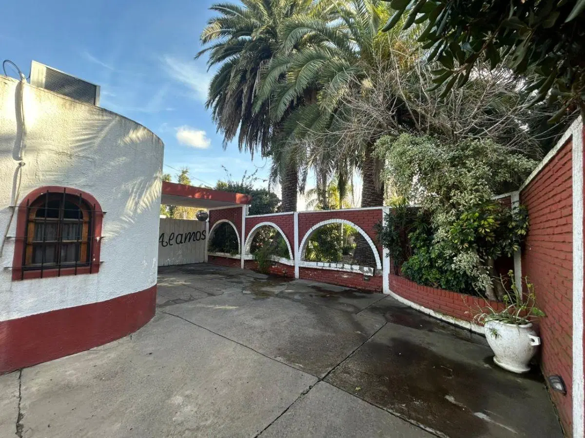 Deposito / galpón en alquiler - Villa Udaondo. Próximo a Buen Ayre 3