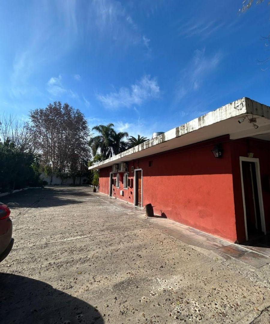 Lote con depósitos para usos múltiples - Villa Udaondo. Próximo a Buen Ayre