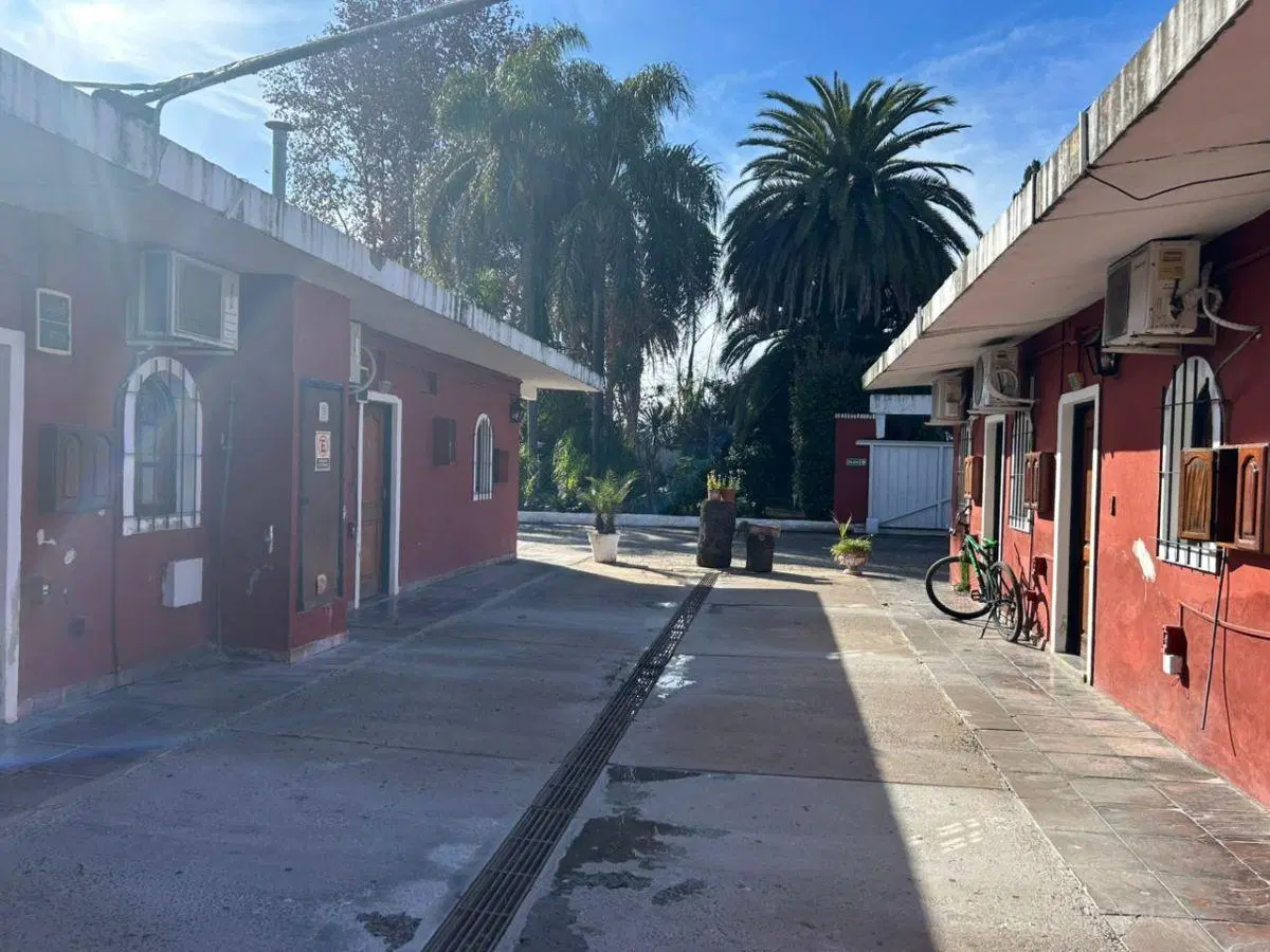 Deposito / Galpón en Alquiler - Villa Udaondo. Próximo a Buen Ayre 3