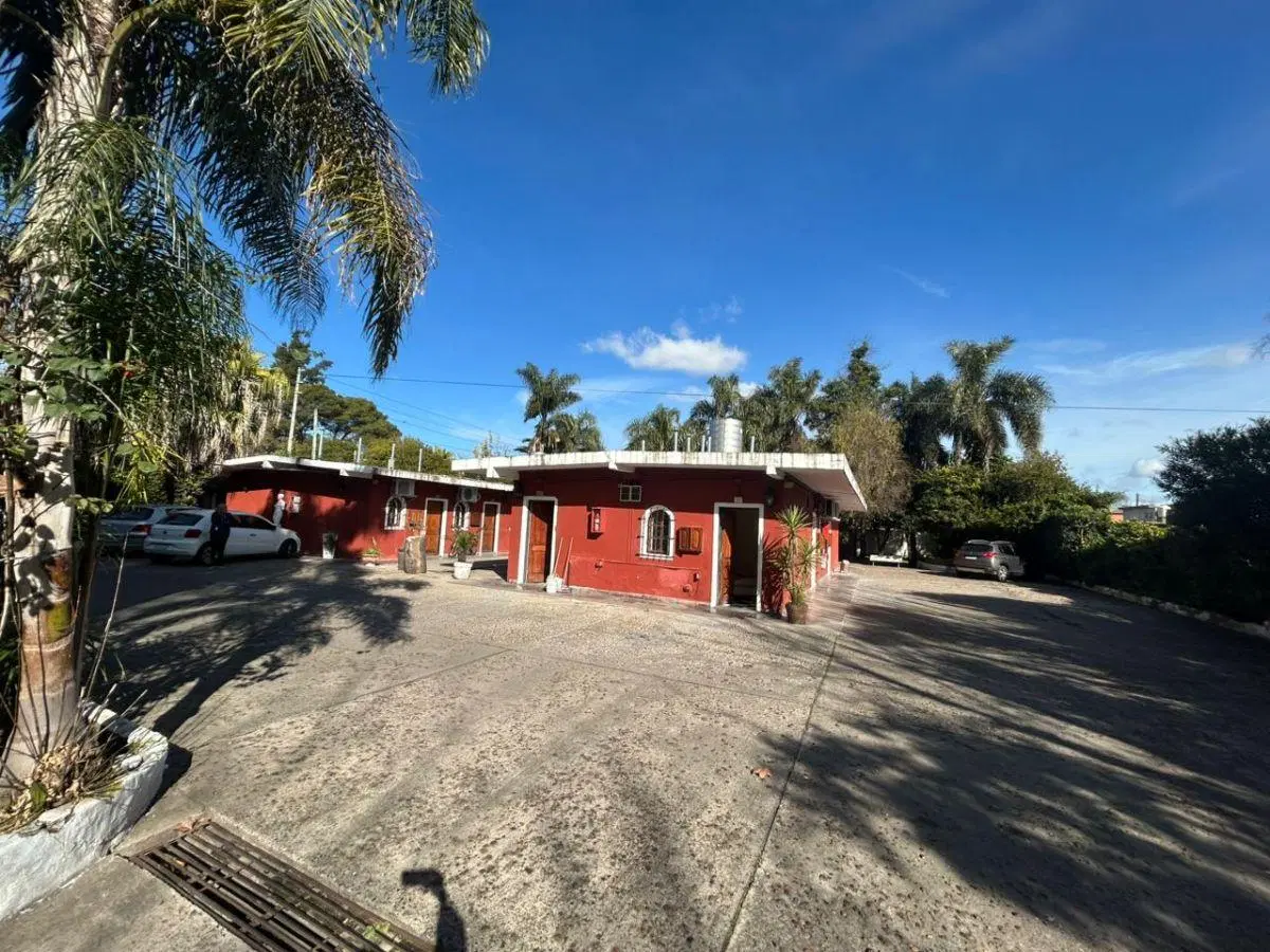 Deposito / Galpón en Alquiler - Villa Udaondo. Próximo a Buen Ayre 5