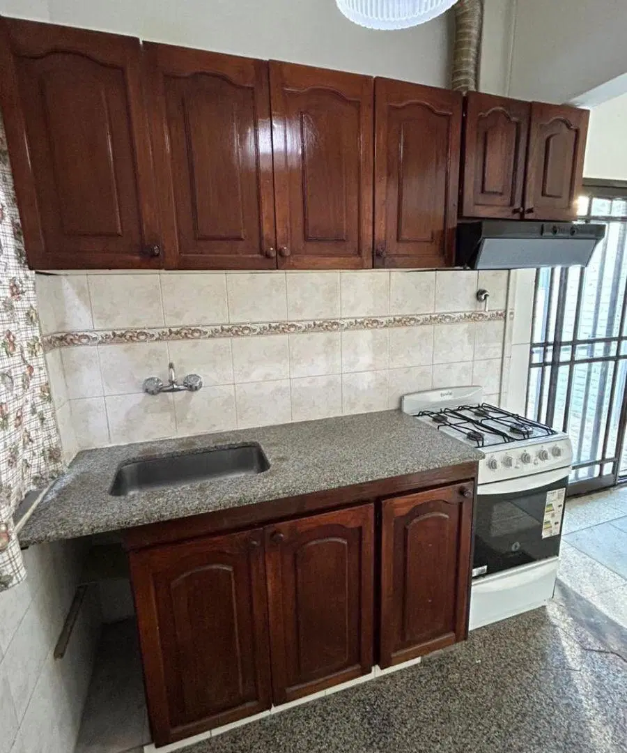 PH de 2 ambientes en alquiler con patio y lavadero - Caseros! 5