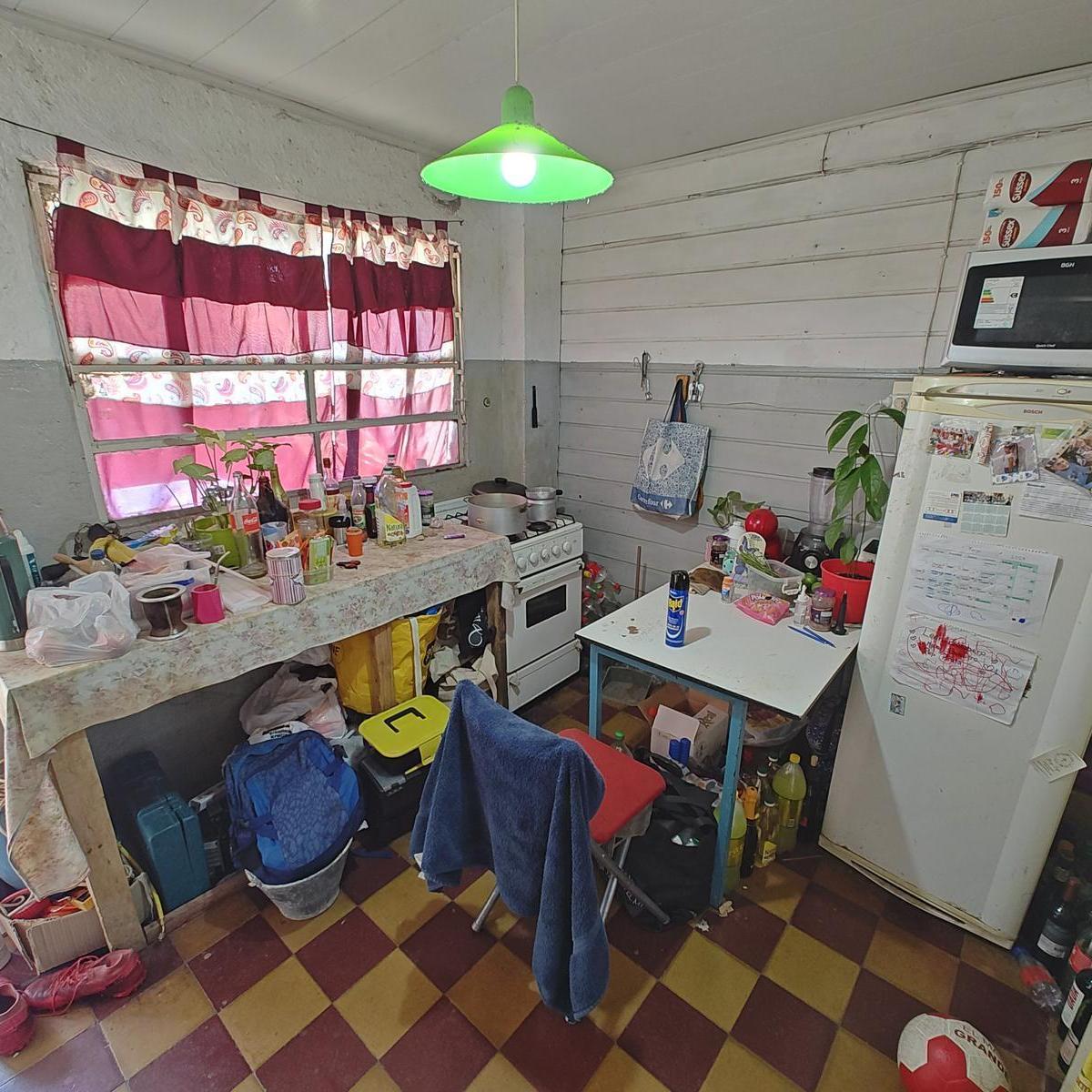 Casa con Local a La Venta en Isidro Casanova 2
