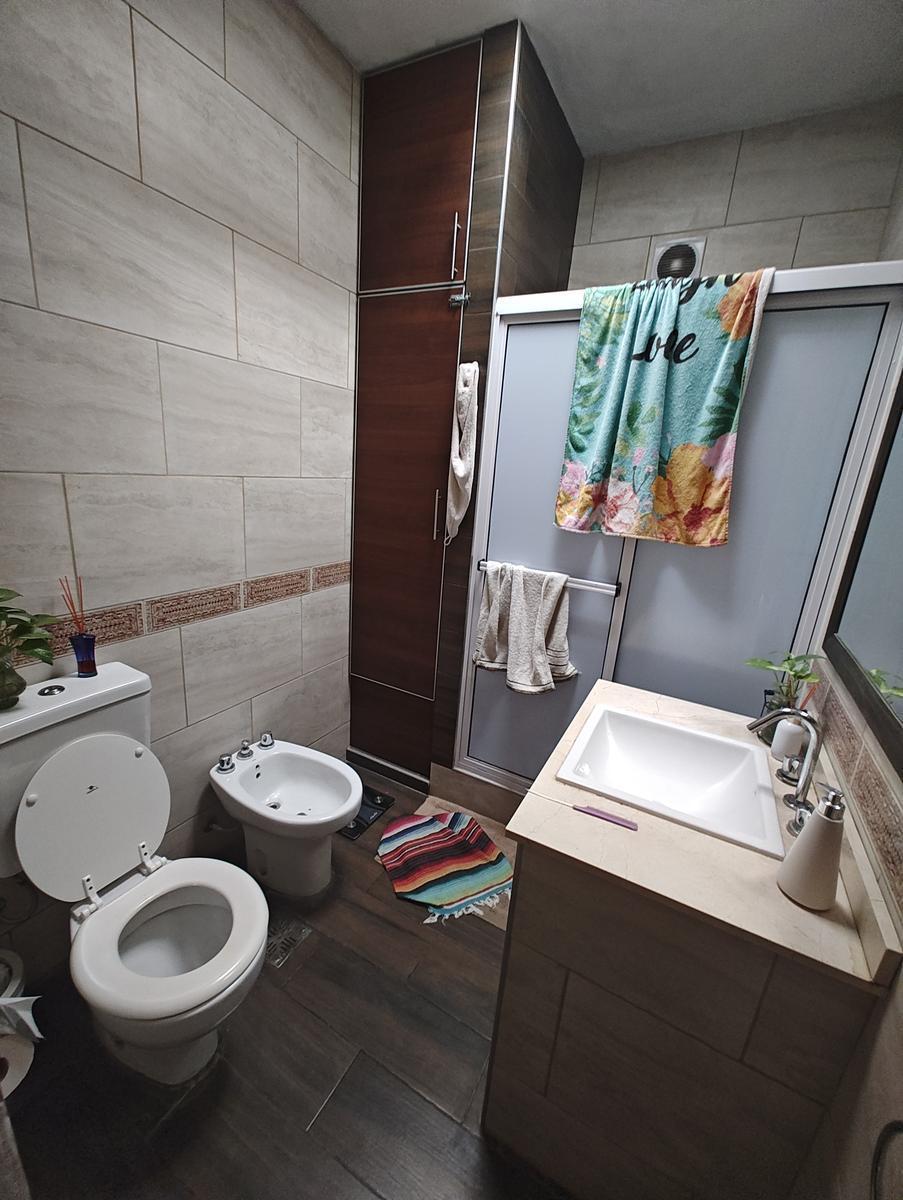 Casa en Venta en Isidro Casanova 5