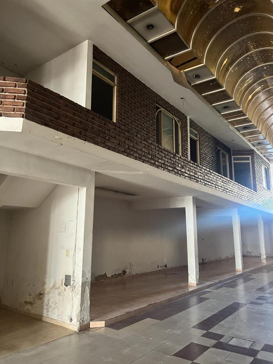 Foto de Local Comercial en venta - Centro Comecial de I. Casanova, salida a dos, imagen 4