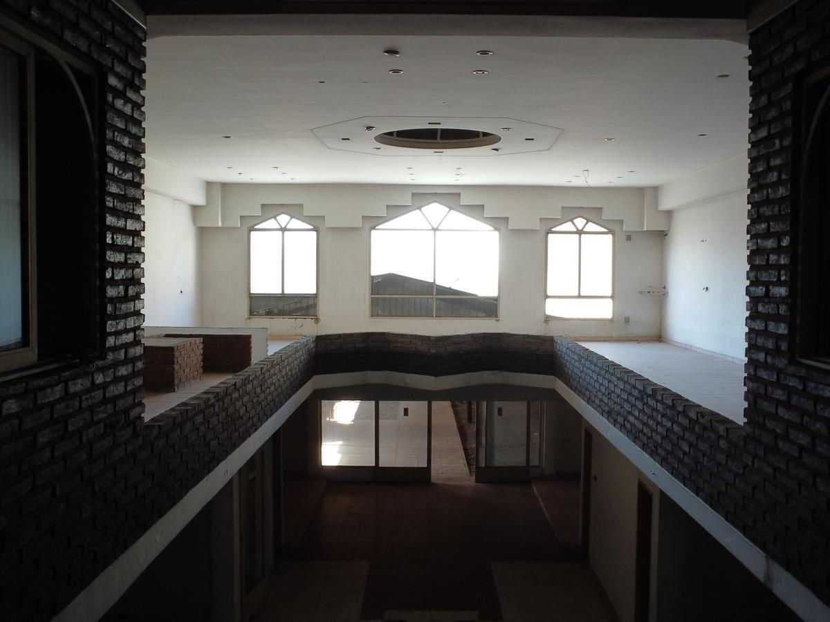 Foto de Local Comercial en venta - Centro Comecial de I. Casanova, salida a dos, imagen 3