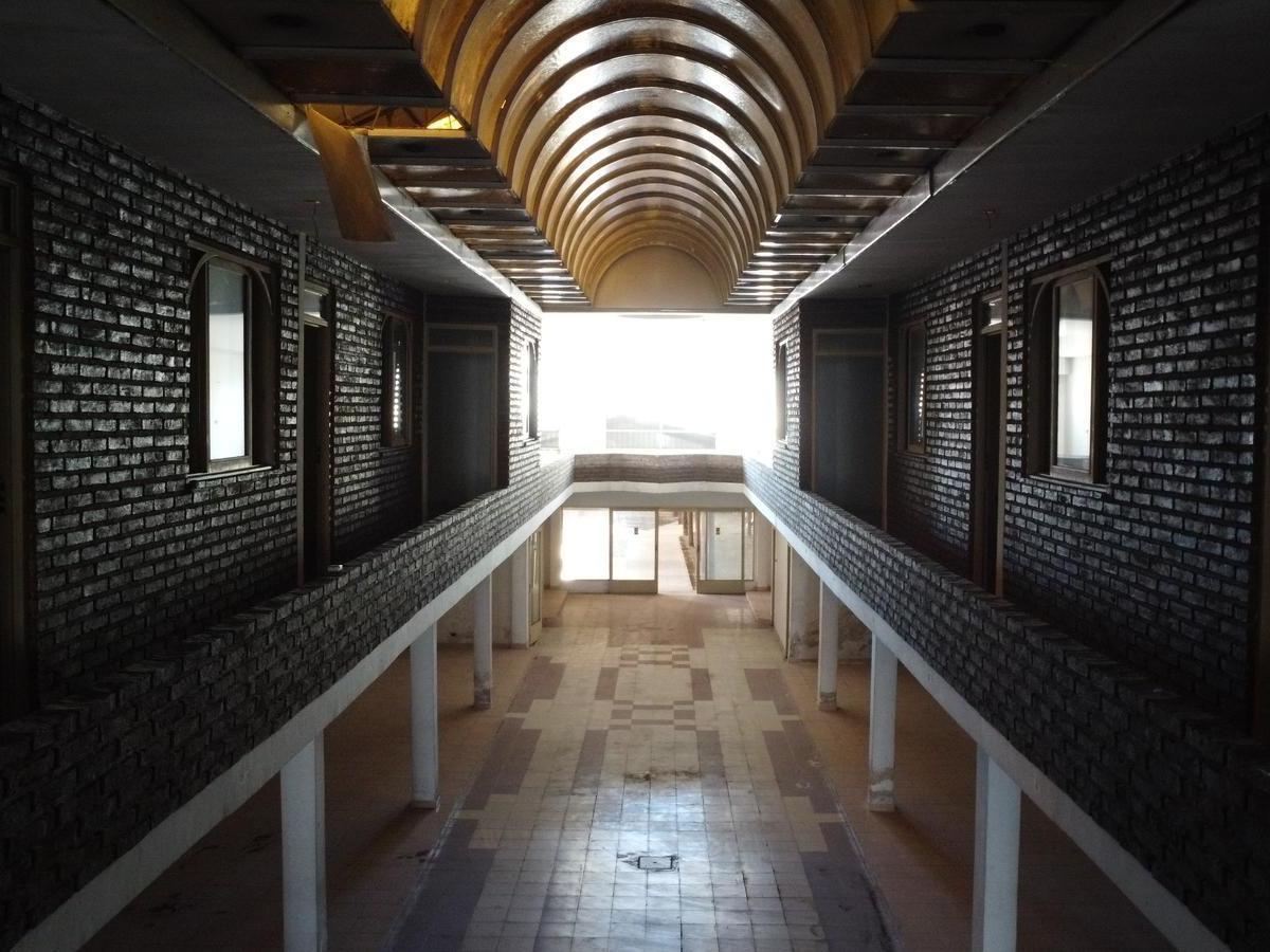 Foto de Local Comercial en venta - Centro Comecial de I. Casanova, salida a dos, imagen 5
