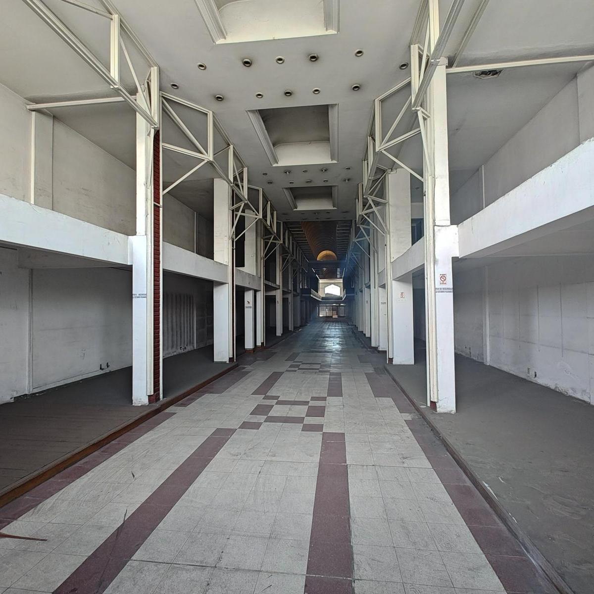 Foto de Local Comercial en venta - Centro Comecial de I. Casanova, salida a dos, imagen 3