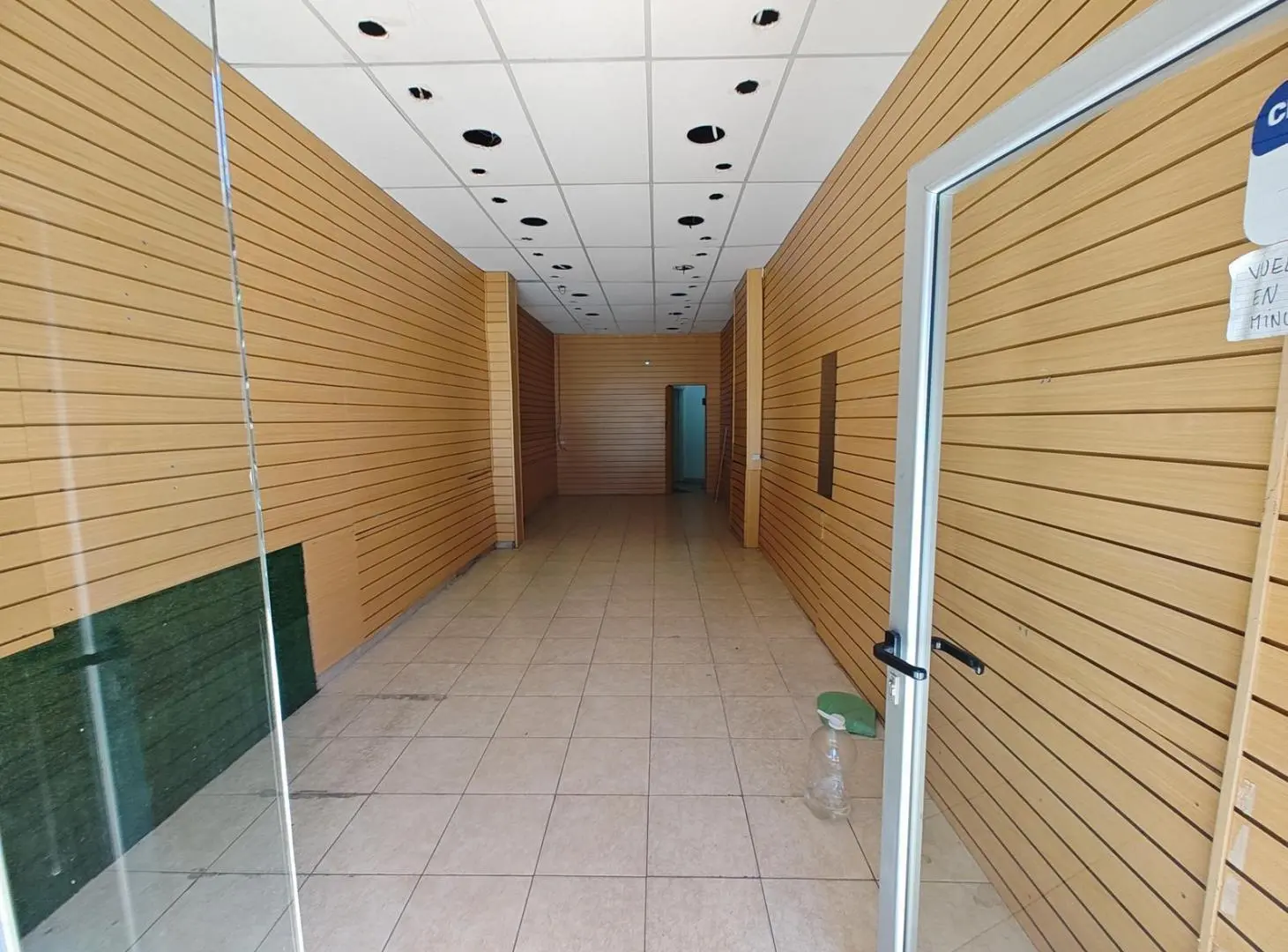Excelente local comercial en pleno centro de Laferrere 2
