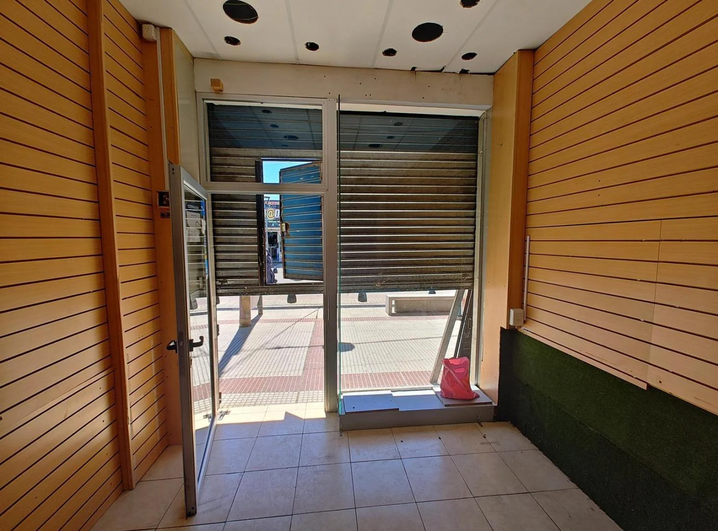 Foto de Excelente local comercial en pleno centro de G. de Laferrere, imagen 4