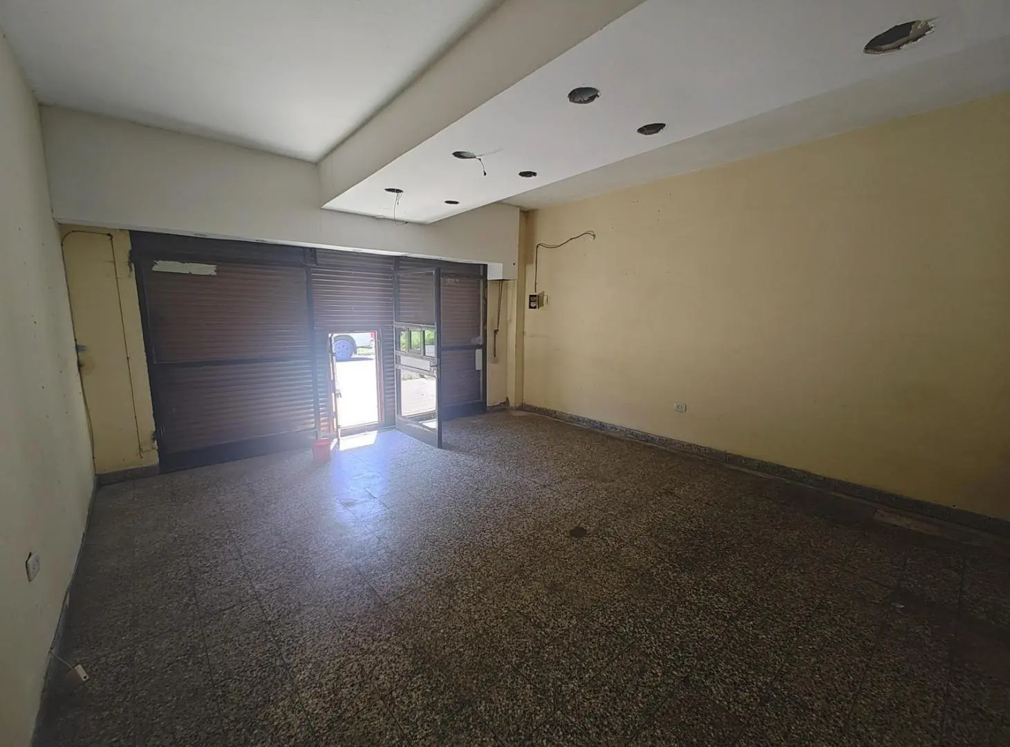 Local - Gregorio De Laferrere 4