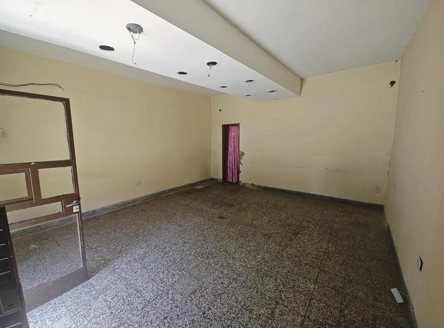 Local - Gregorio De Laferrere 2