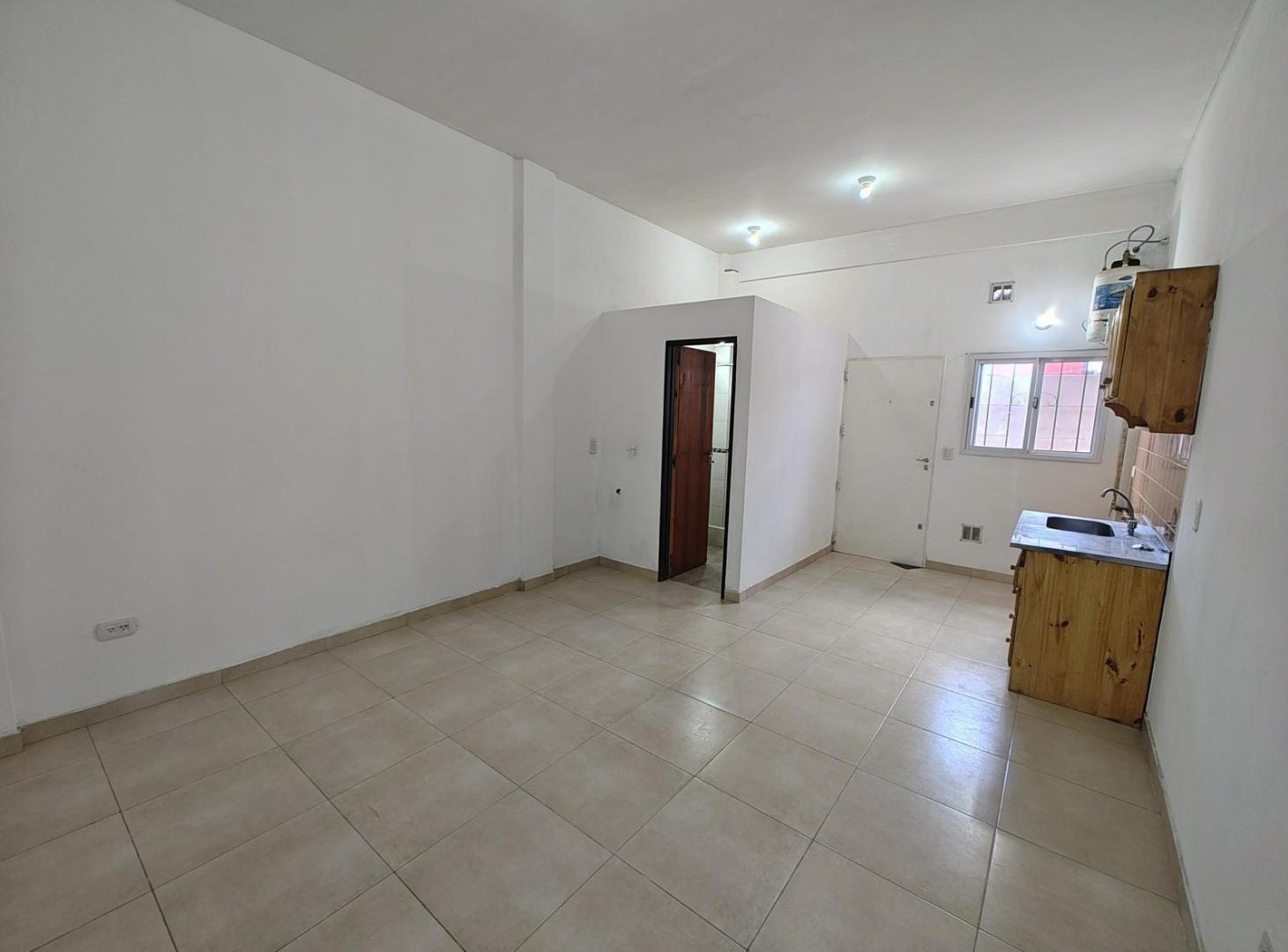 Foto de Departamento en alquiler de 2 ambientes en G. de Laferrere, imagen 3