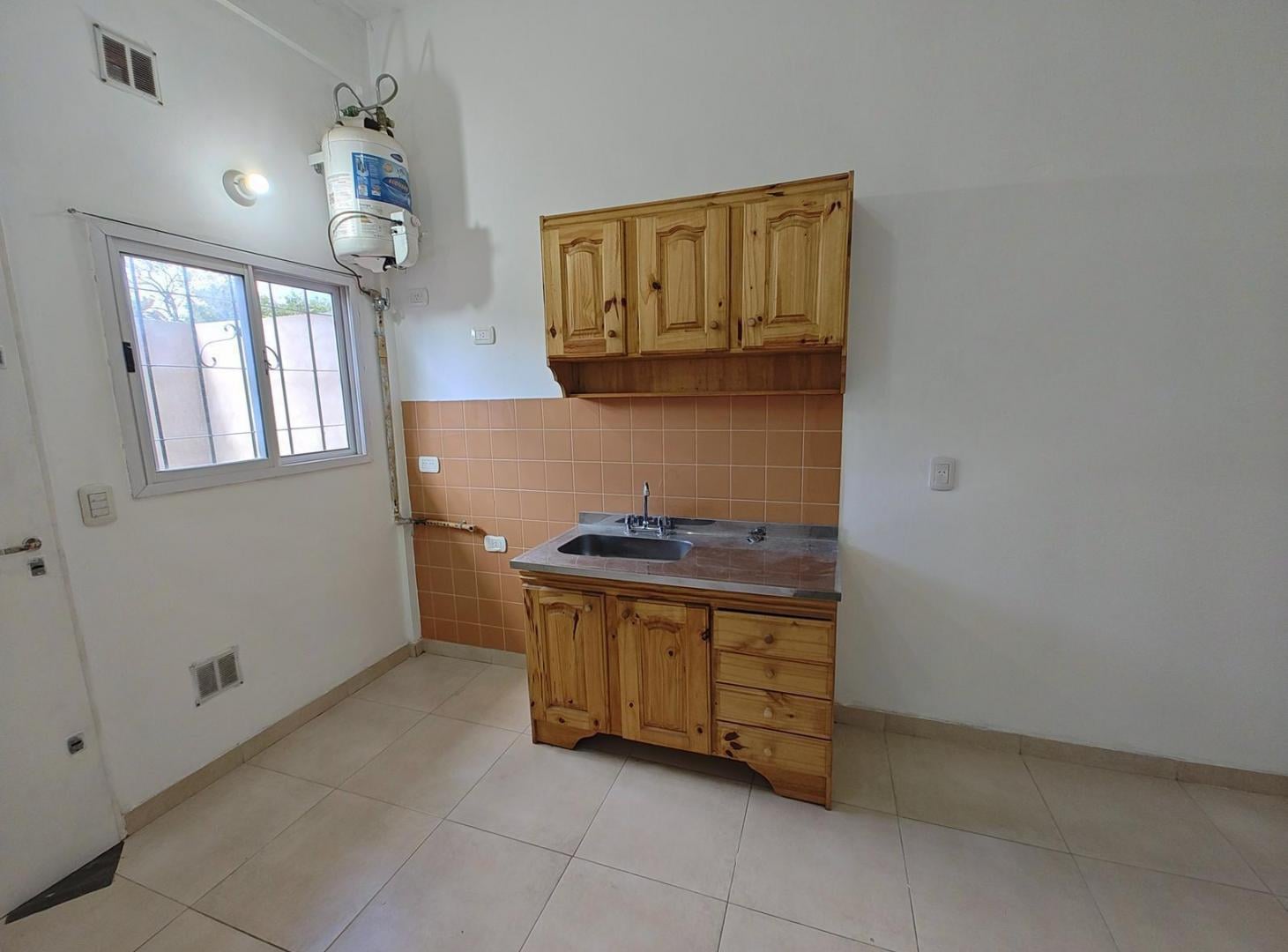 Foto de Departamento en alquiler de 2 ambientes en G. de Laferrere, imagen 2