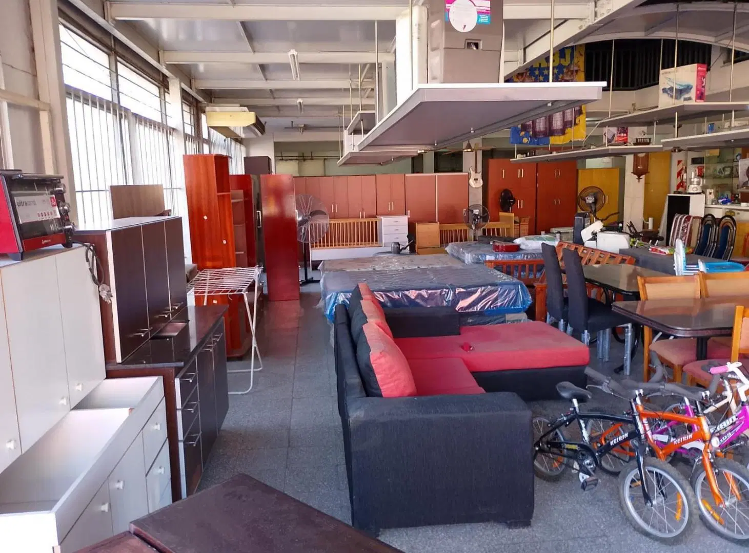 Excelente Local Comercial  en alquiler en G. Laferrere 4