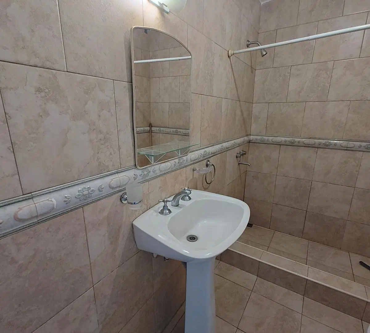 Departamento en alquiler en G. de Laferrere 5