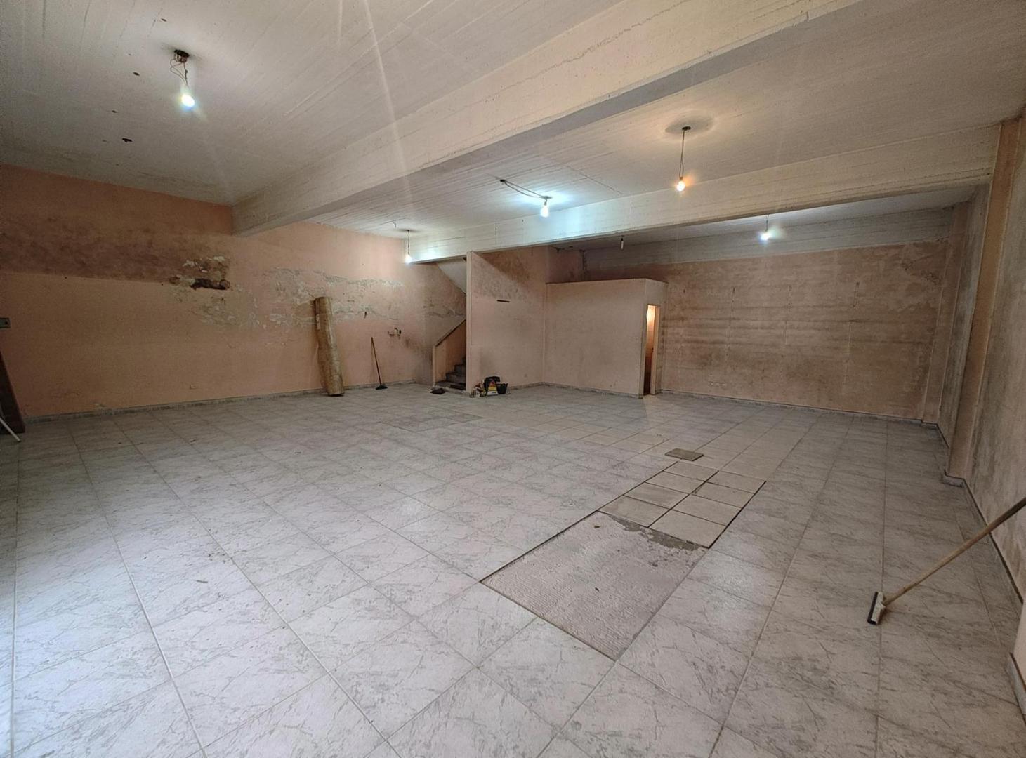 Foto de Salon en planta alta en alquiler en centro de G. de Laferrere, imagen 1