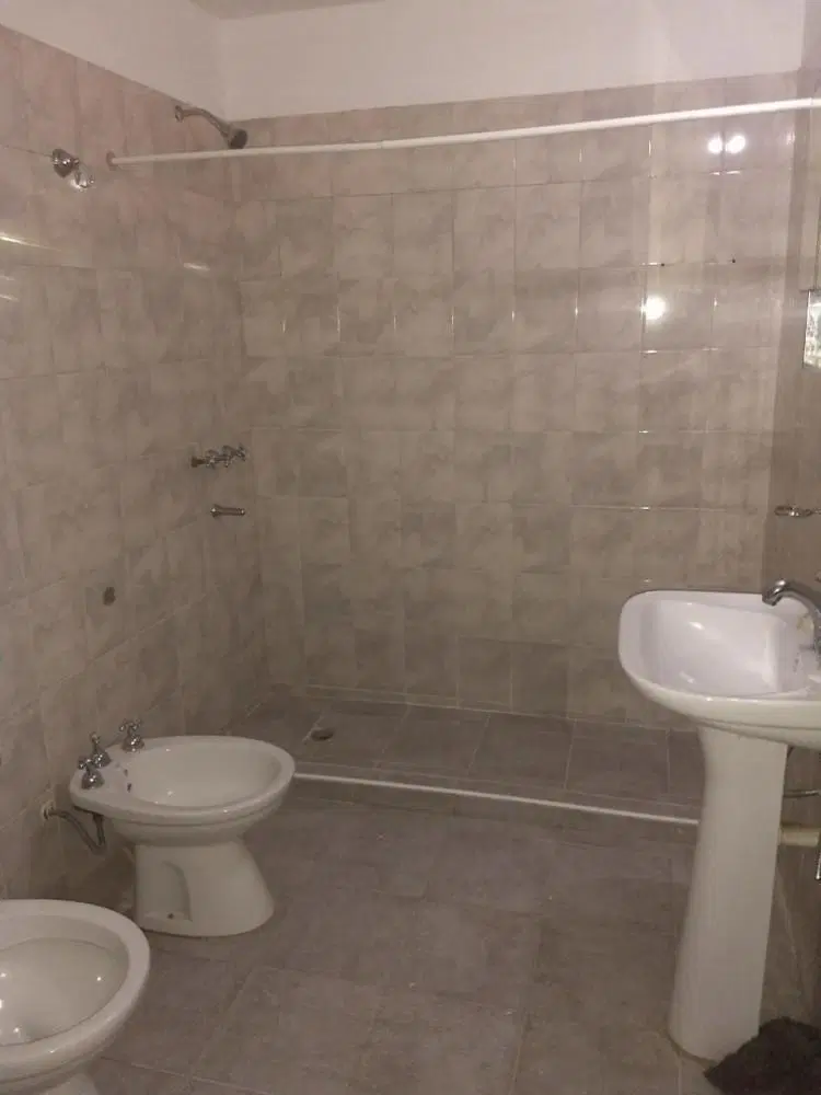 Moreno & Asociados ALQUILA duplex en barrio Nuevo Poeta Lugones.
Se encuentra u 3