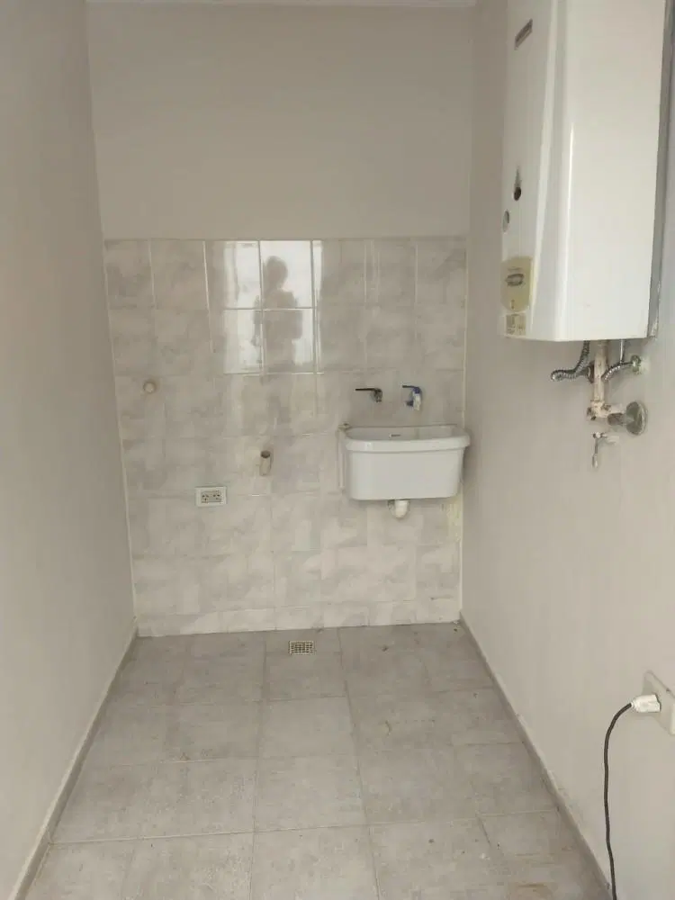 Moreno & Asociados ALQUILA duplex en barrio Nuevo Poeta Lugones.
Se encuentra u 2