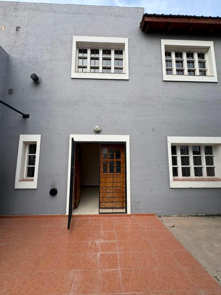 Foto de SE ALQUILA CASA EN PARQUE VELEZ SARSFIELD, imagen 1