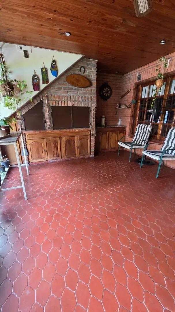 Venta casa 9 ambientes Temperley 2
