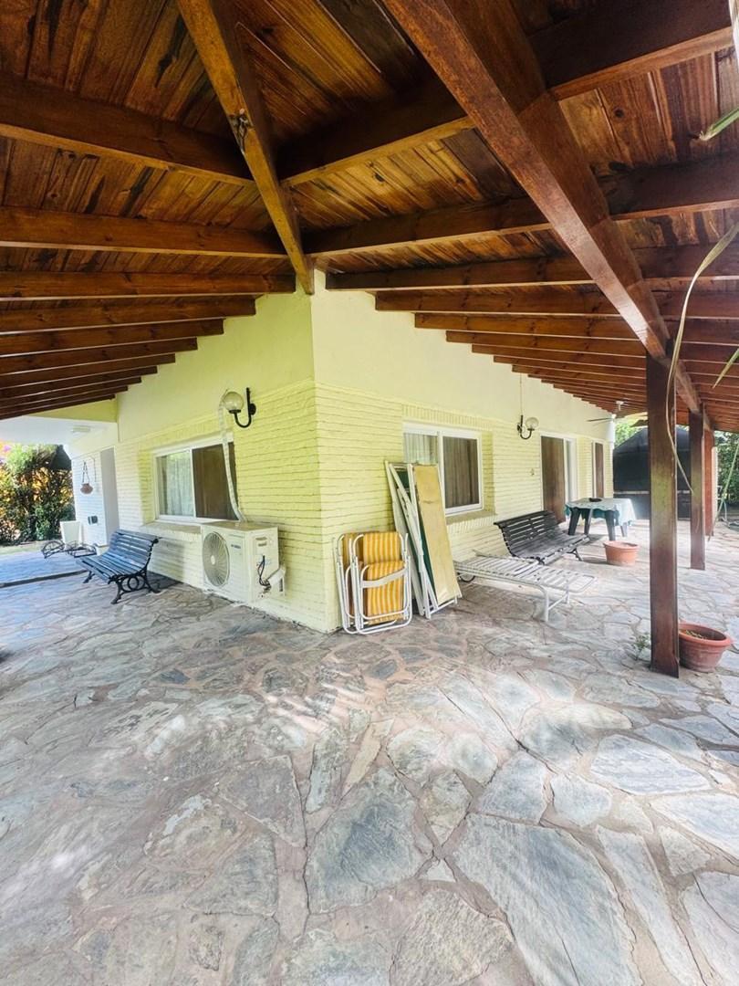 Foto de APTO CRÉDITO casa en venta 5 amb CON PILETA FRENTE AL GOLF EN COUNTRY, imagen 4