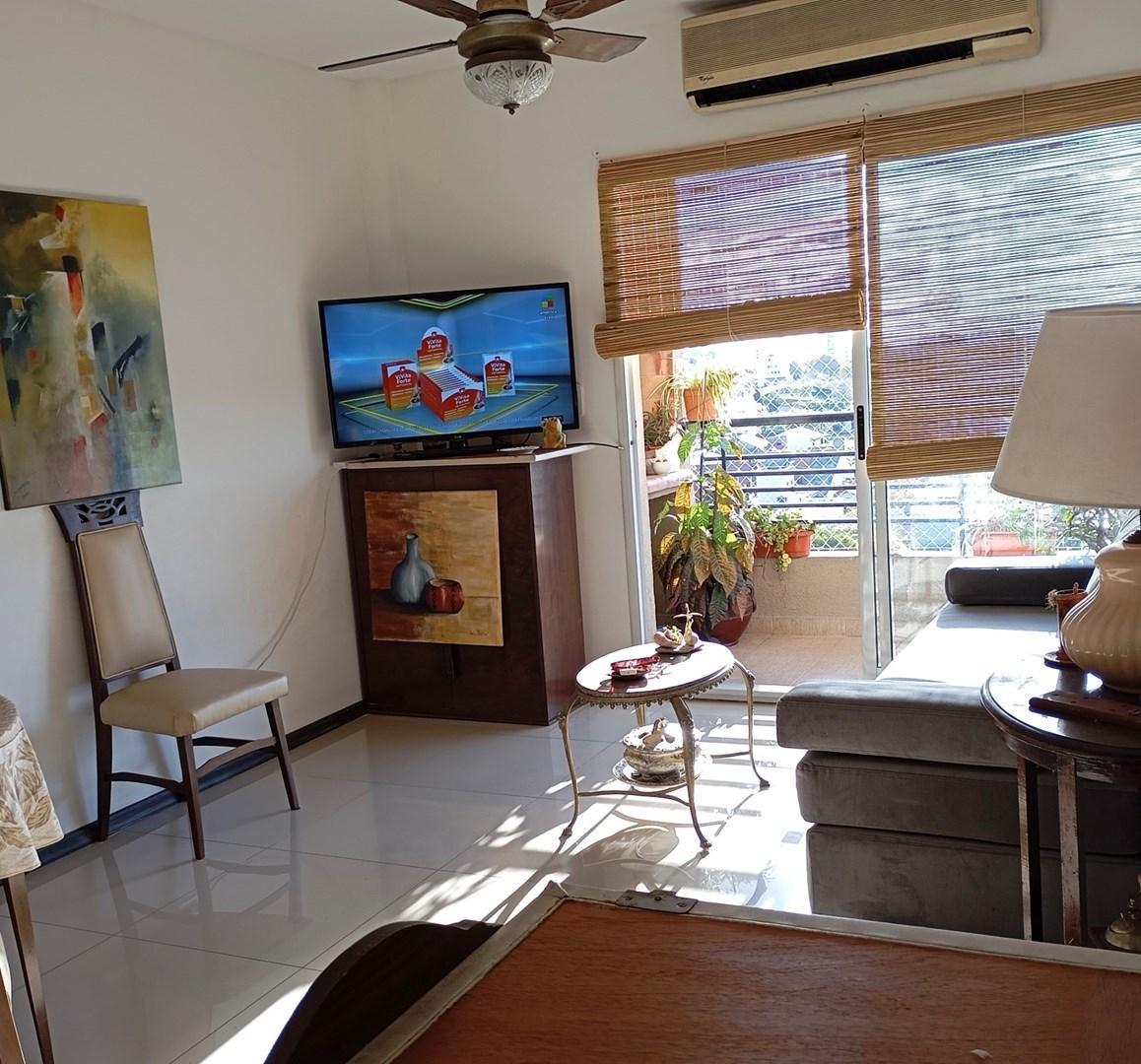 Departamento de 36 m² con 2 ambientes con balcón corrido en venta en Lanús Este