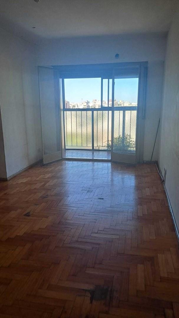 3 ambiente con balcón en venta en Flores