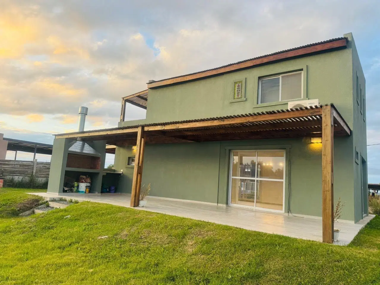 CASA EN VENTA IMPECABLE 4 AMB  APTA CRÉDITO ING. MASCHWITZ 3