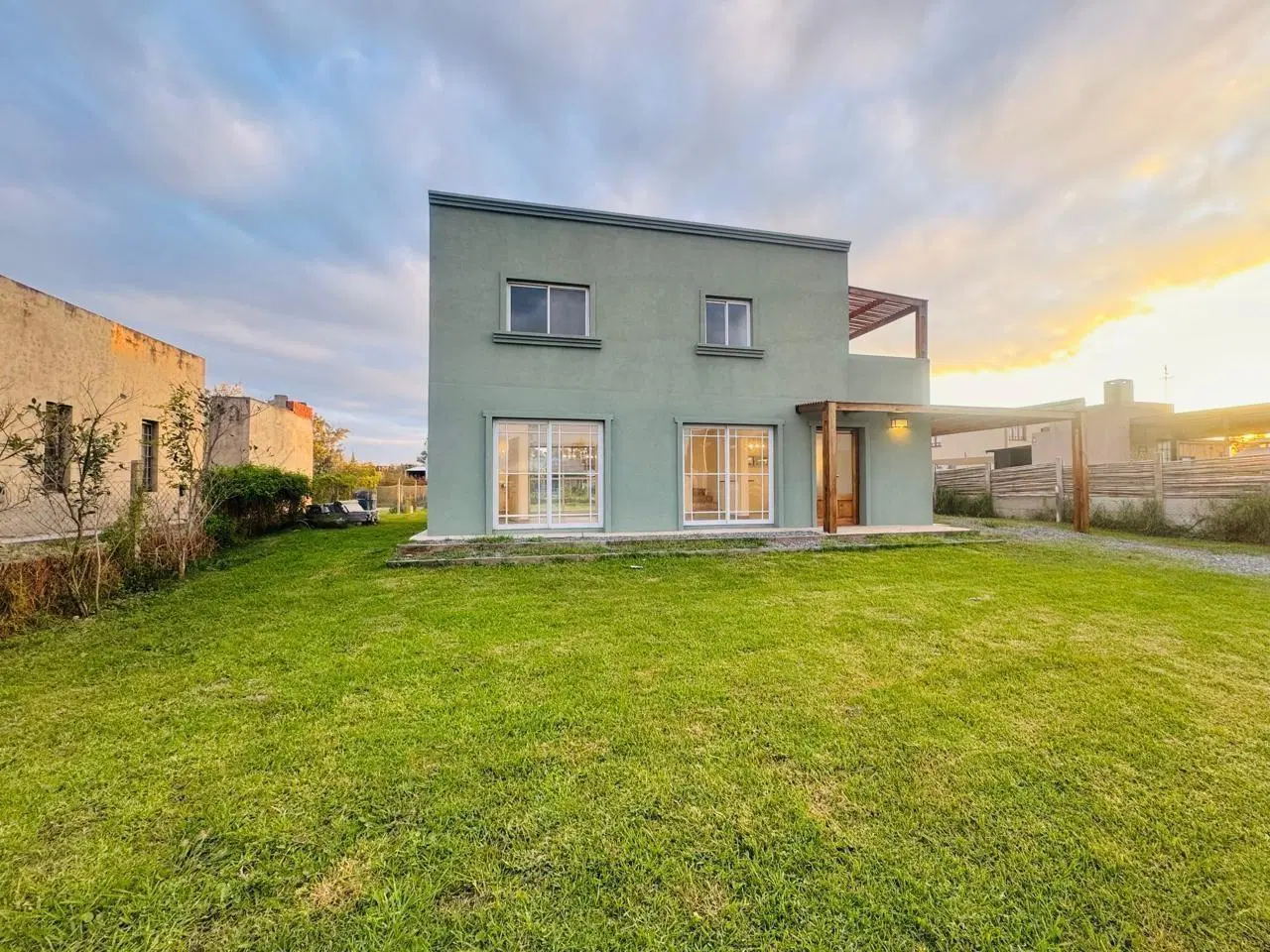 CASA EN VENTA IMPECABLE 4 AMB  APTA CRÉDITO ING. MASCHWITZ 5