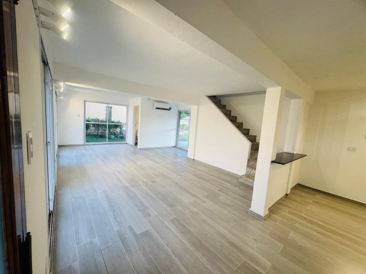 CASA EN VENTA IMPECABLE 4 AMB  APTA CRÉDITO ING. MASCHWITZ 4