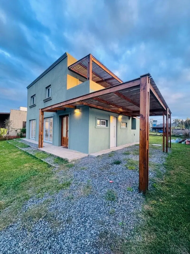 CASA EN VENTA IMPECABLE 4 AMB  APTA CRÉDITO ING. MASCHWITZ 2