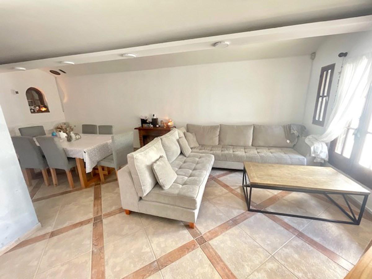 Foto de Casa en Venta - 6 ambientes con cochera - Villa Lugano, imagen 3
