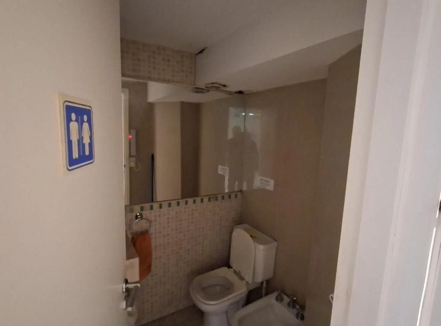 Excelente oficina de categoría , con mobiliario y aires acondicionados 2