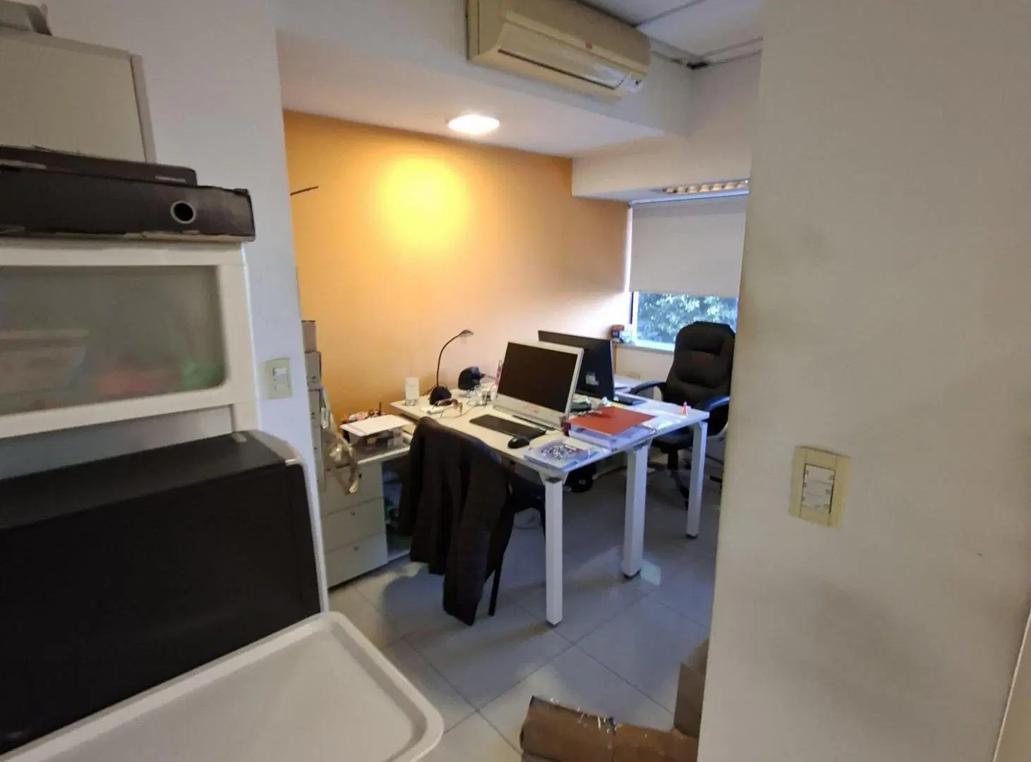 Excelente oficina de categoría , con mobiliario y aires acondicionados 4