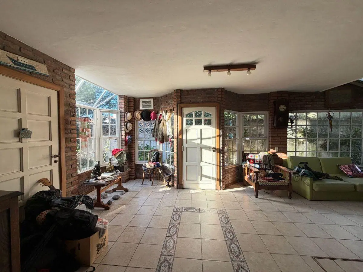 CASA EN VENTA EN ADROGUÉ- AMPLITUD, LUMINOSIDAD Y EXCELENTE UBICACIÓN 2
