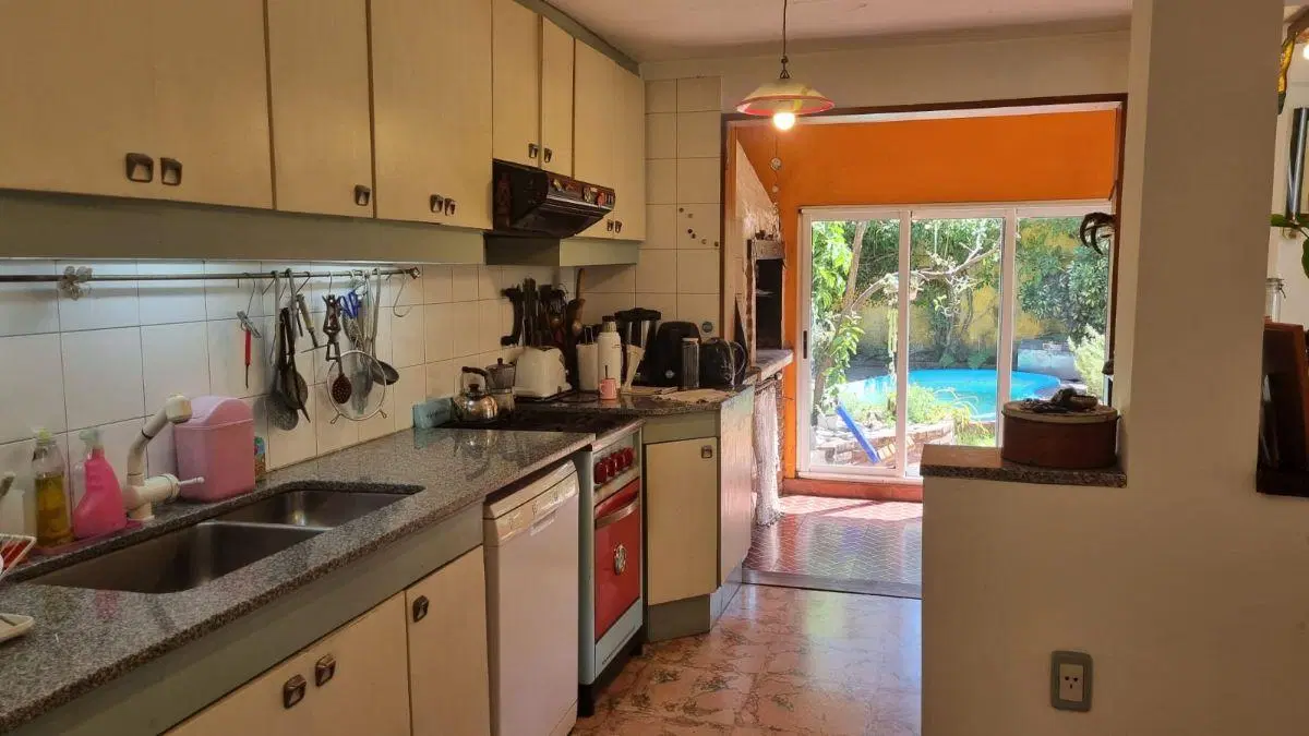 CASA EN VENTA EN ADROGUÉ- AMPLITUD, LUMINOSIDAD Y EXCELENTE UBICACIÓN 4