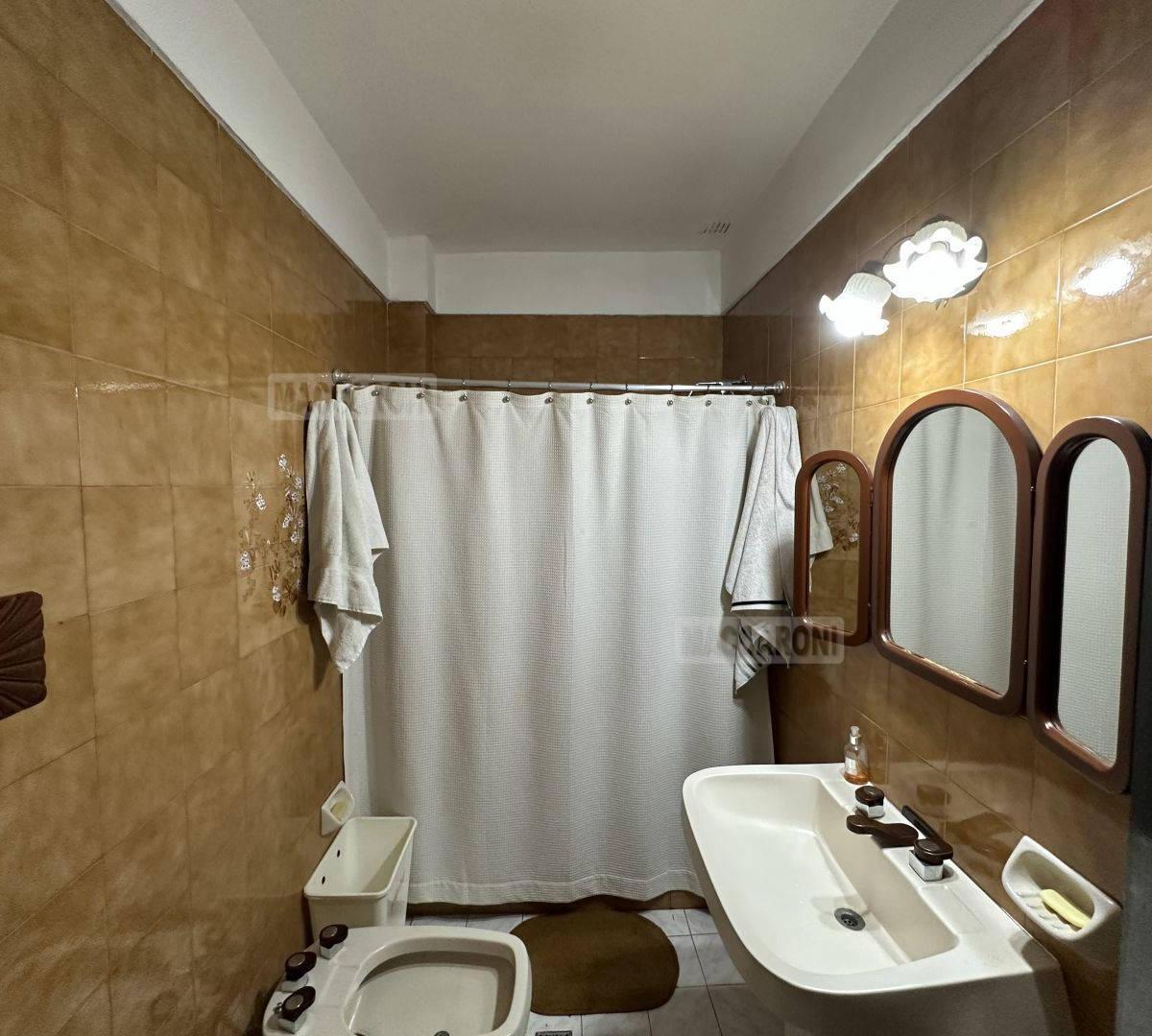 Casa 6 Ambientes. | Oliden Al 100 3