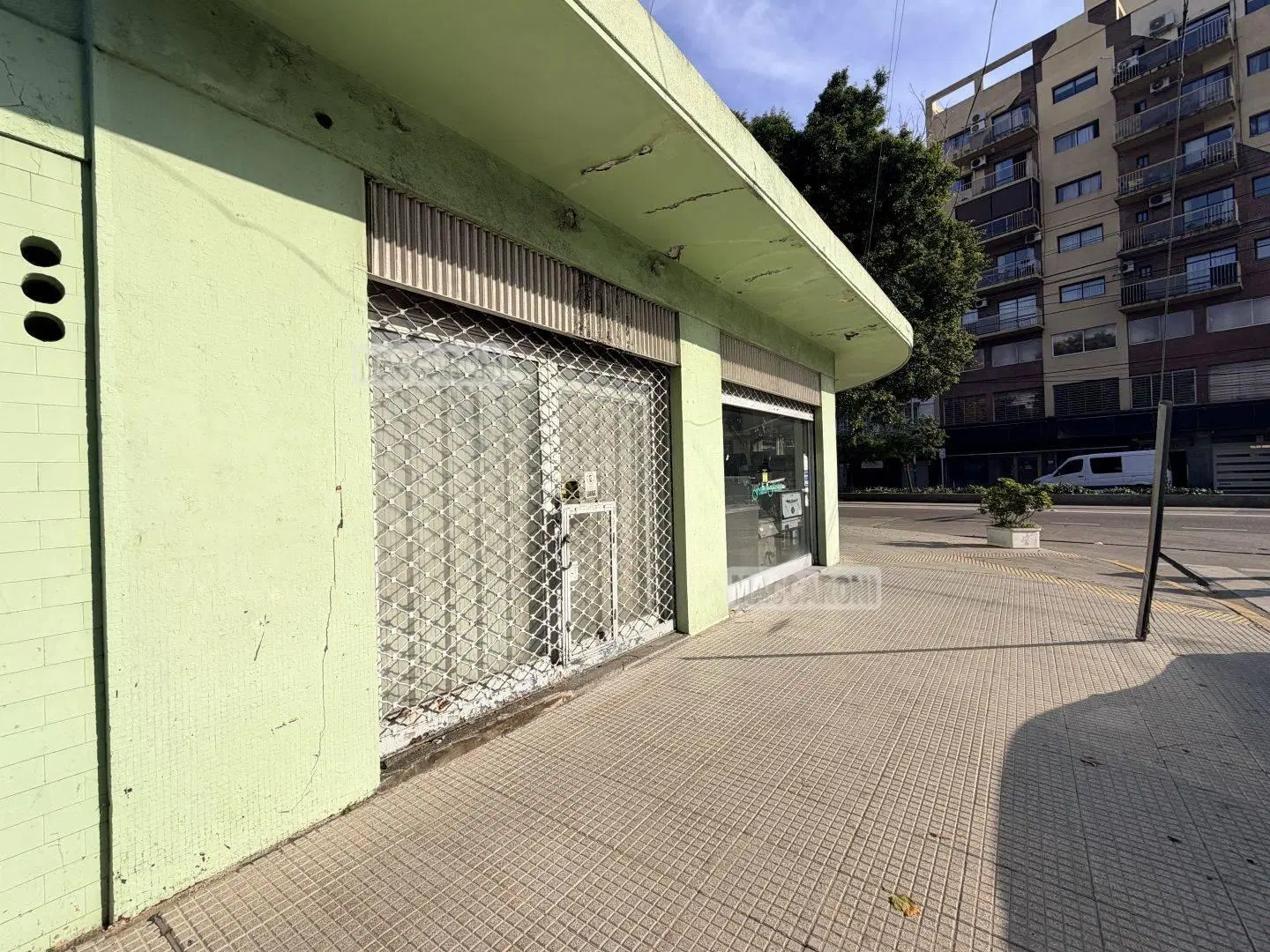 Local . | AV ALBERDI J.B al 4600 5