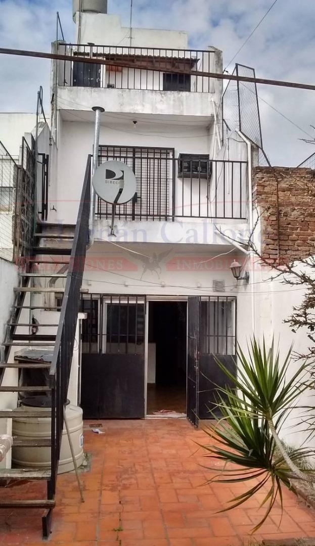 TRIPLEX 4 AMB. CON COCHERA, TERRAZA Y PATIO EN RAMOS MEJÍA