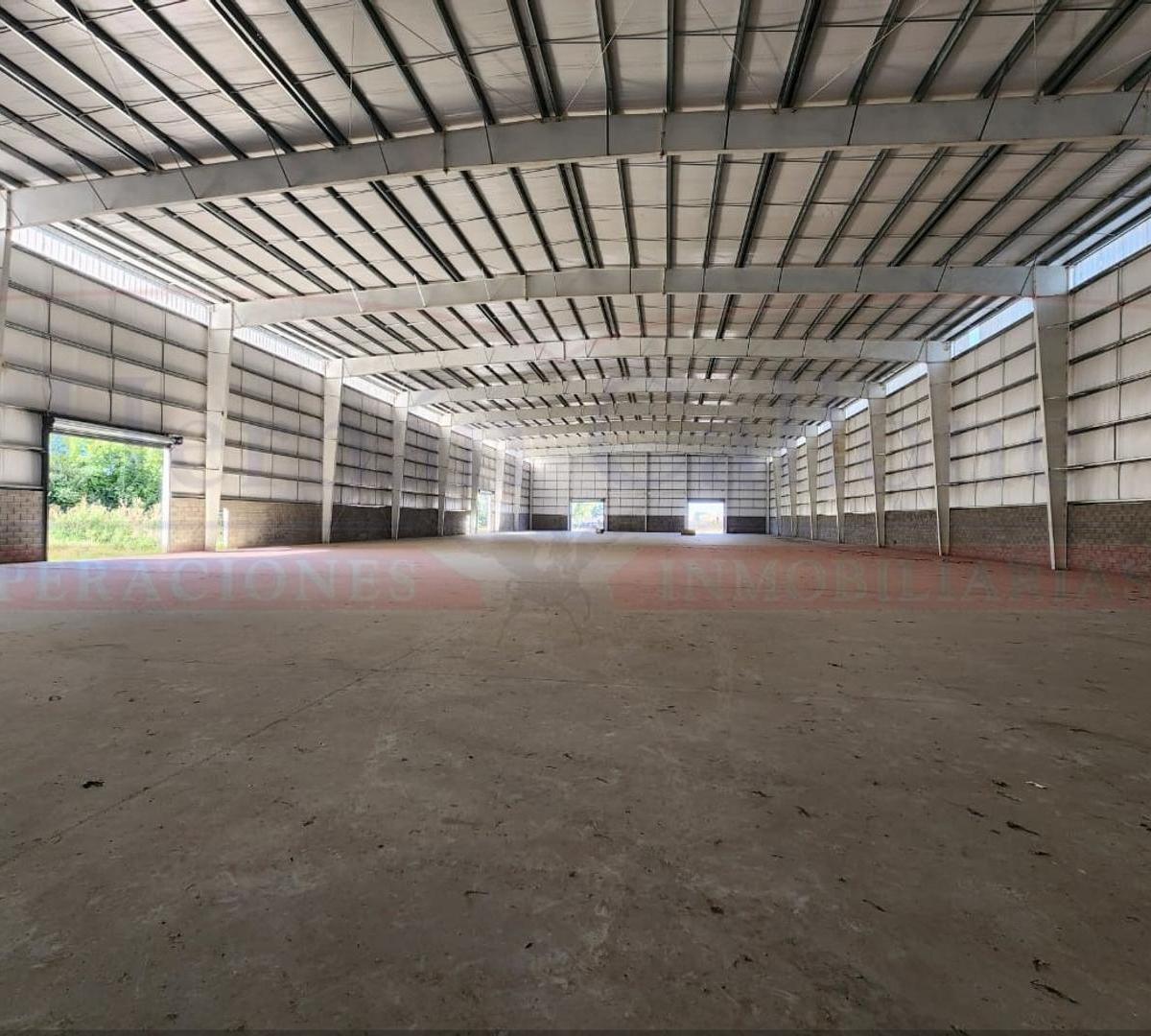 Excelente Nave de 3500 m² en El Parque Industrial de Merlo 5