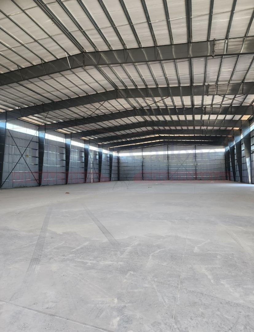 Excelente Nave Industrial en Alquiler en El Pim 2 4