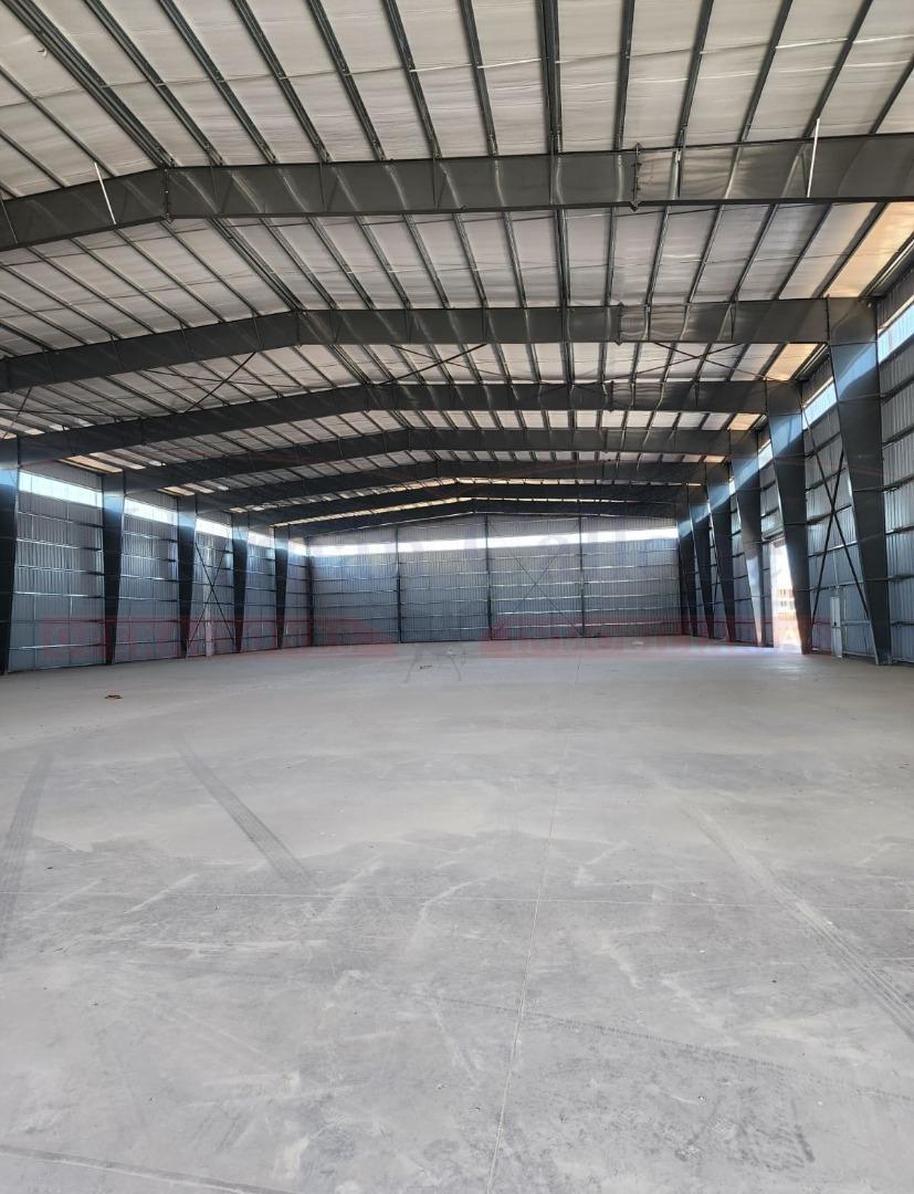Excelente Nave Industrial en Alquiler en El Pim 2 3