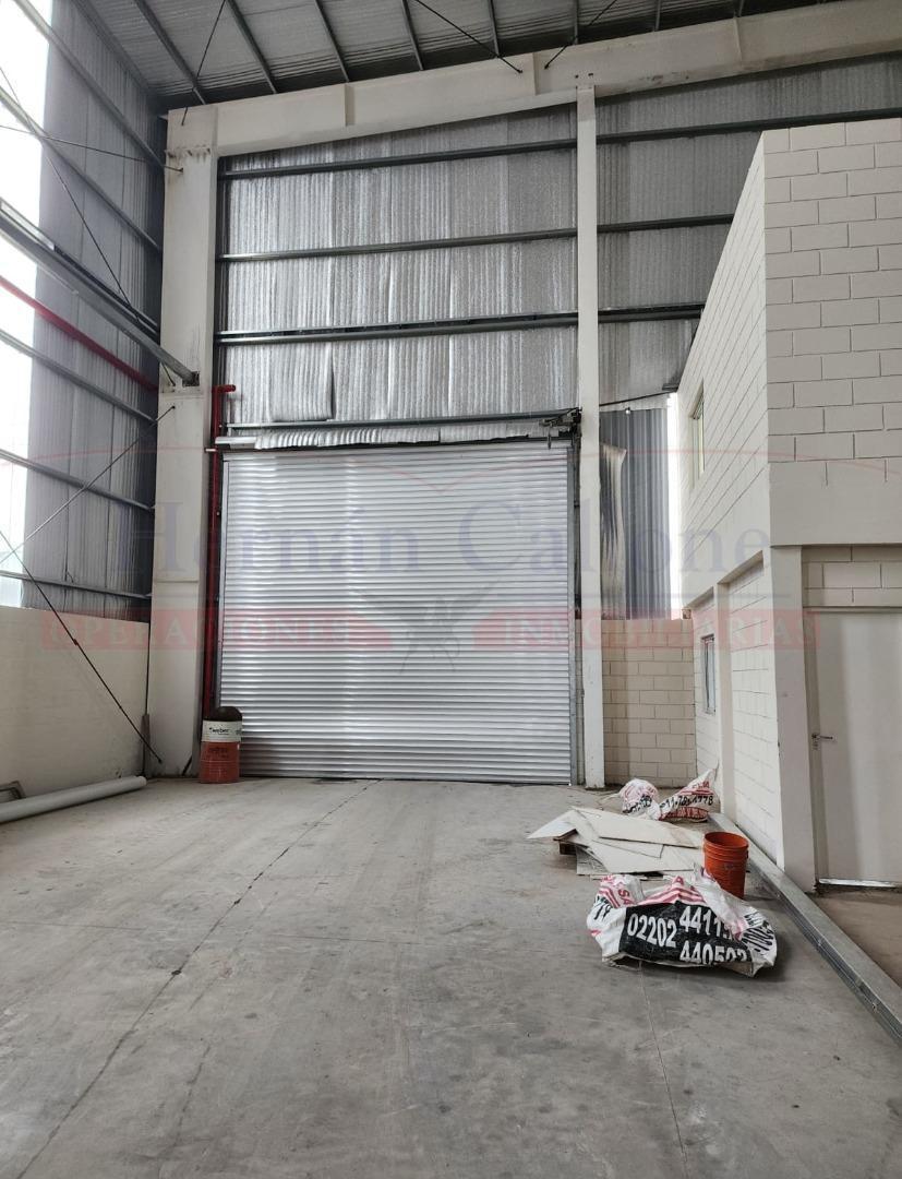 Excelente Nave de 2400 m² en El Parque Industrial de Ezeiza 1