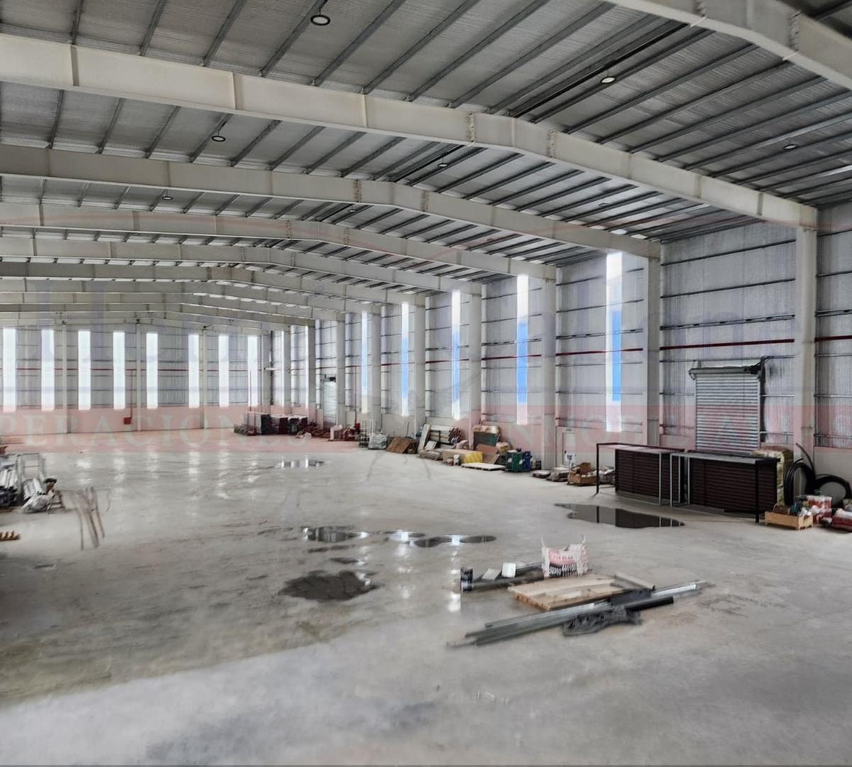 Excelente Nave de 2400 m² en El Parque Industrial de Ezeiza 5