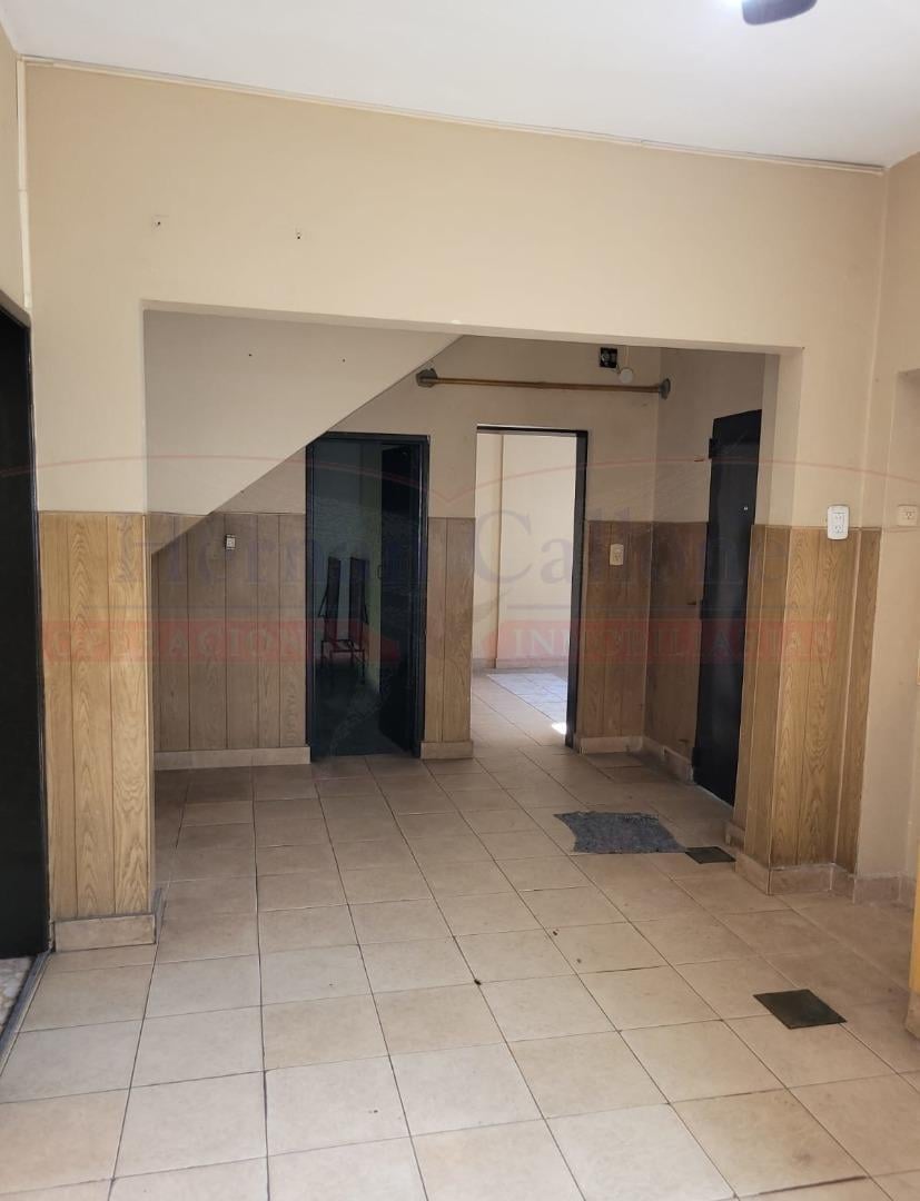 GRAN CASA DE 8 AMBIENTES EN VENTA EN CASEROS