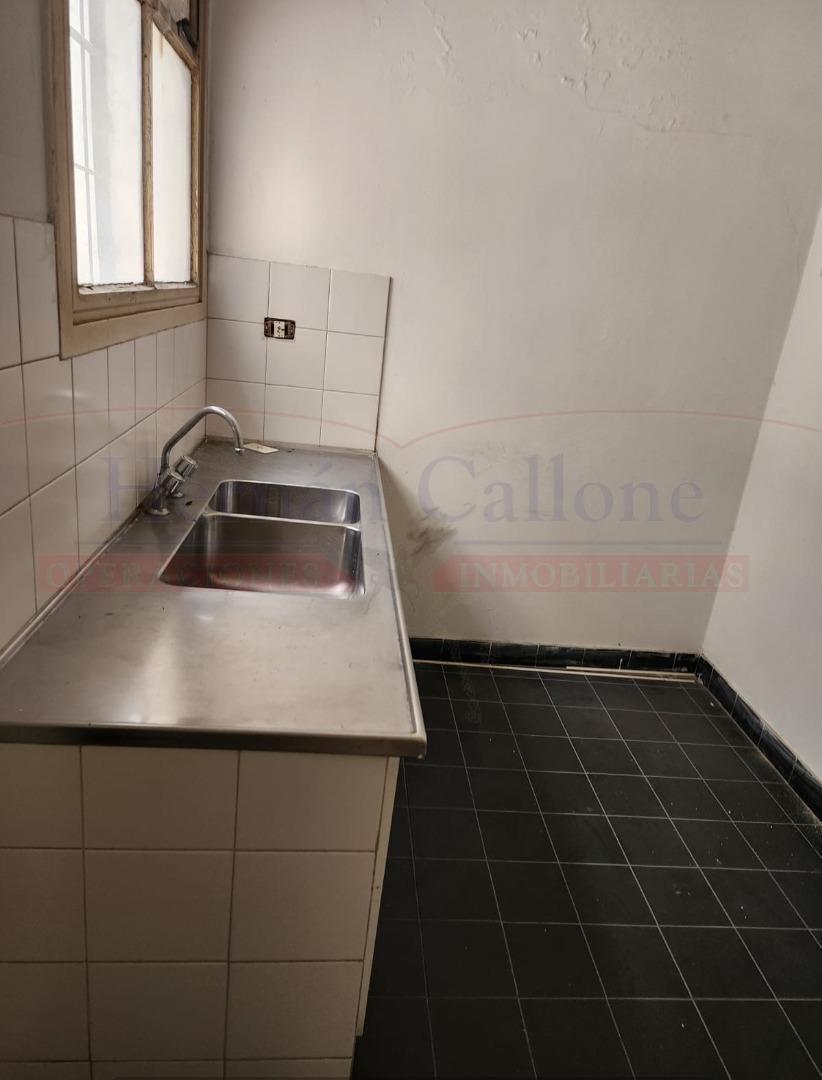 Local de 535 m² Excelente Ubicación en San Nicolás 5