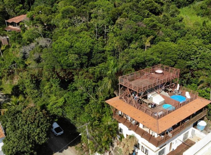 EXCELENTE COMPLEJO A 190 MTS DEL MAR EN BOMBINHAS
