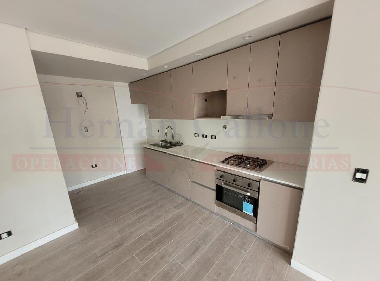 Foto de EXCELENTE DEPTO. 3 AMBIENTES CON COCHERAS, BALCÓN Y BAULERA, imagen 3
