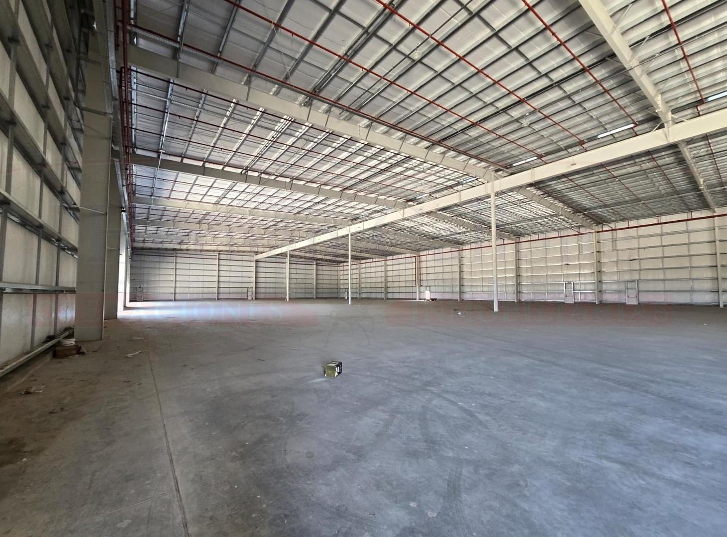 NAVE DE 4500 M² A ESTRENAR EN EL PARQUE RECONQUISTA, MORENO